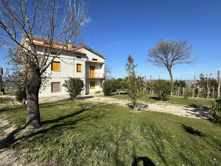 Image No.1-Ferme de 6 chambres à vendre à Atessa