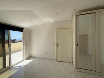 Interior 10